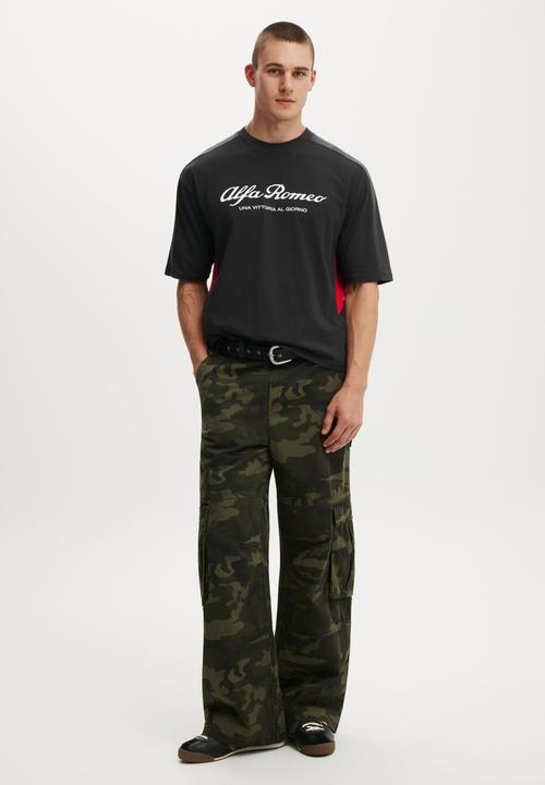 Cotton On - Cropped Fit Alfa Romeo T-Shirt - Lcn Alf Washed Black / Panel