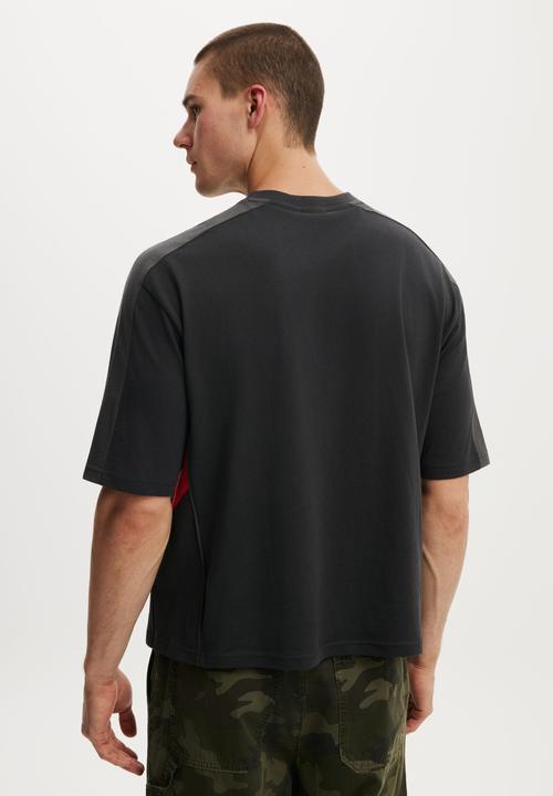 Cotton On - Cropped Fit Alfa Romeo T-Shirt - Lcn Alf Washed Black / Panel