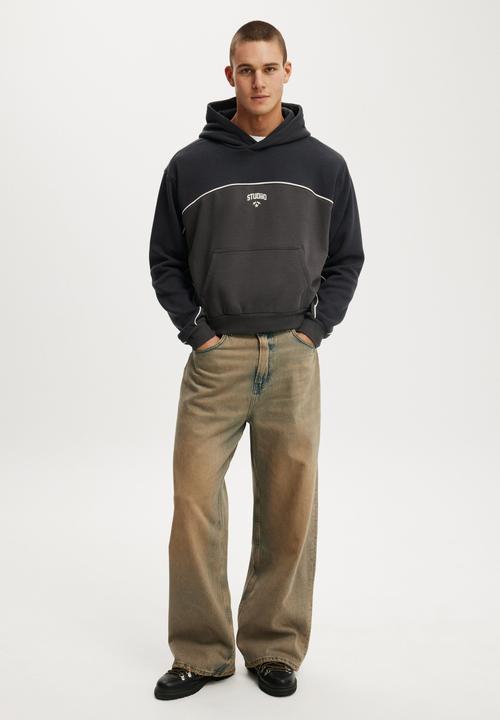 Cotton On - Cropped Fit Graphic Hoodie - Black/Panel