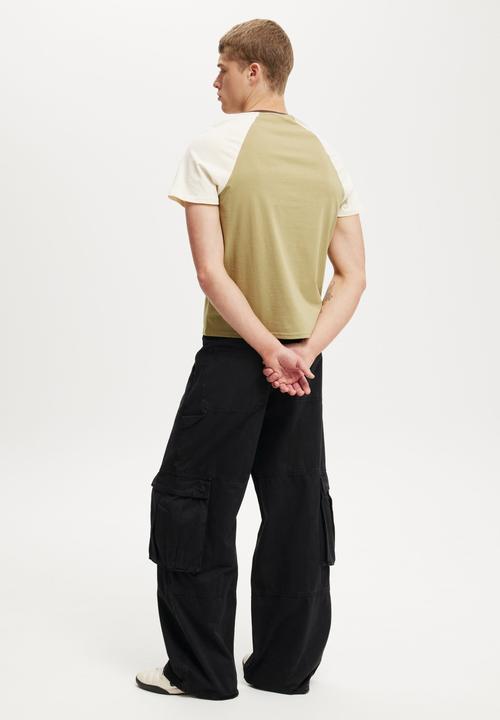 Cotton On - Super Baggy Cargo Pant - Black
