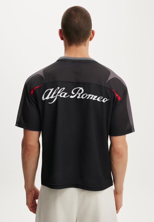 Cotton On - Alfa Romeo Football Jersey - Lcn Alf Black / Alfa Romeo - Crest Panel