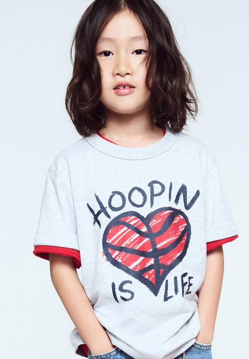 Cotton On - Jonny short sleeve graphic print tee - grey marle/hoopin is life