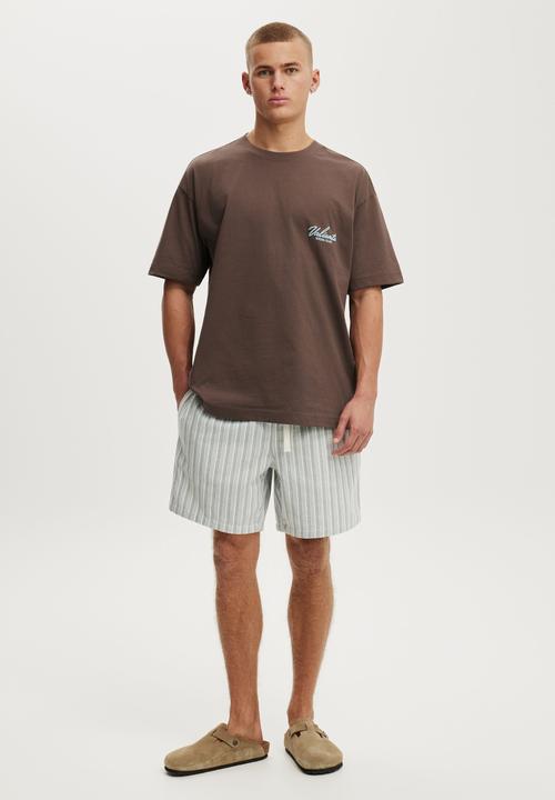 Cotton On - Box Fit Text T-shirt - Washed Chocolate/Valiente Club