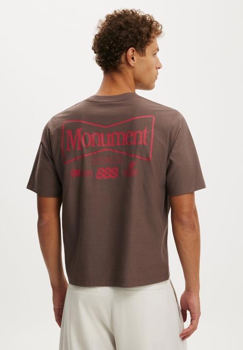 Cotton On - Cropped Fit Graphic T-shirt - Washed Chocolate/Monument