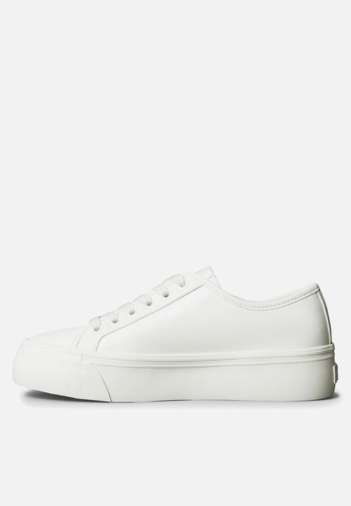 Calvin Klein - Vulc Flatform Lace Up - Lily White