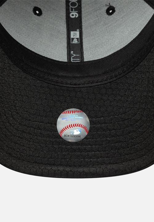 New Era - Flawless Mesh 9Forty® - Blkwhi