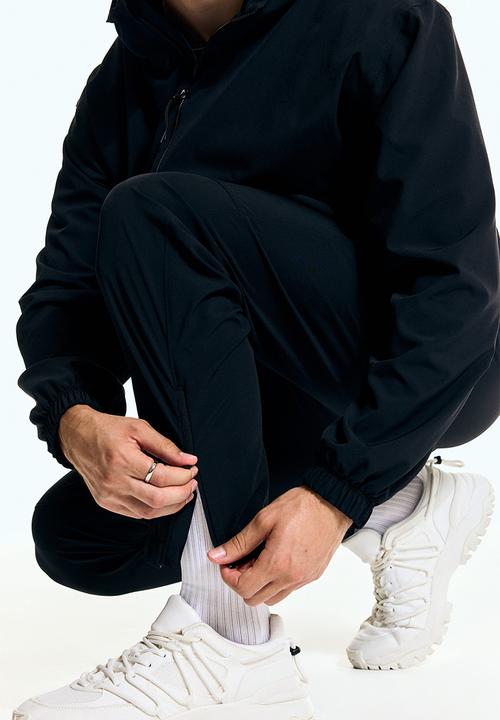 H&M - Regular fit sports joggers with drymove™ - black
