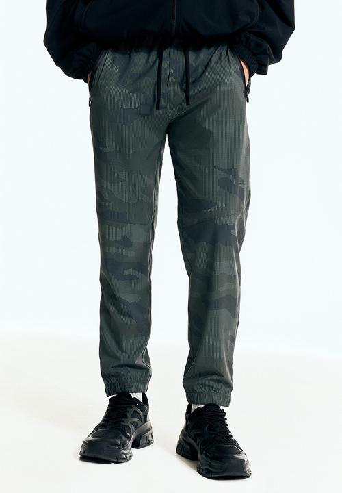H&M - Regular fit sports joggers with drymove™ - dark green patterned