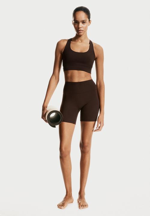 H&M - Medium support sports bra with softmove™ - dark brown