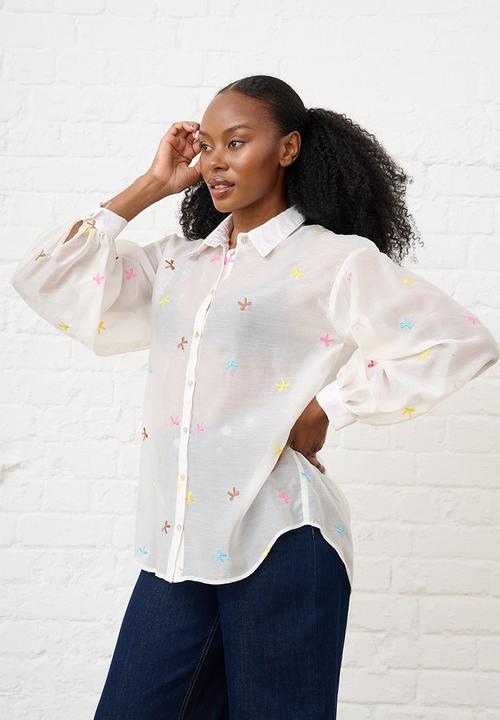 Me&B - Bellow Sleeve Shirt in Embroidered Bows - White