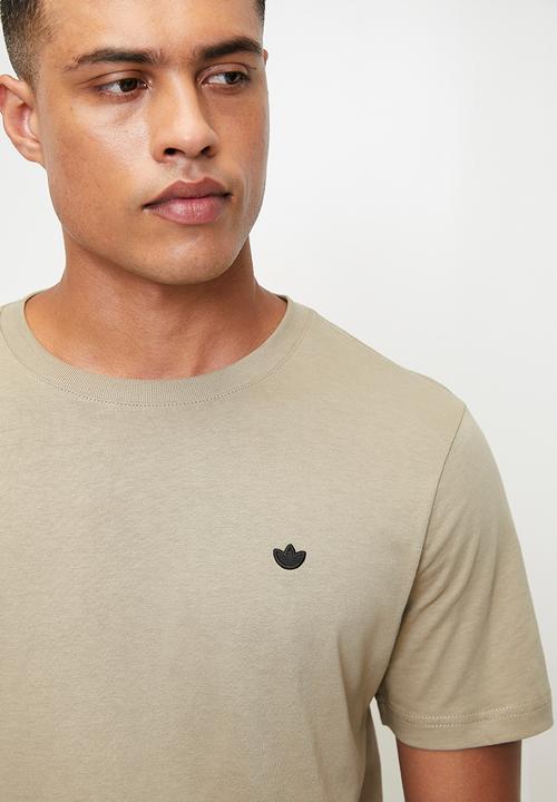 adidas Originals - ESS TEE  - WONDER CARGO