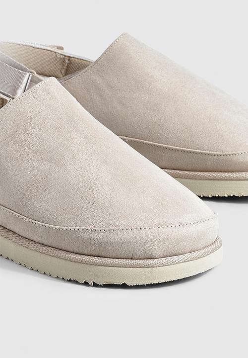 boohoo - Faux suede chunky slingback closed toe clogs - beige