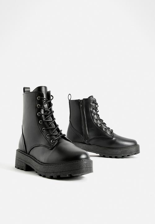 boohoo - Lace up chunky hiker boots - black
