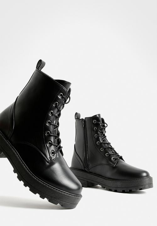 boohoo - Lace up chunky hiker boots - black