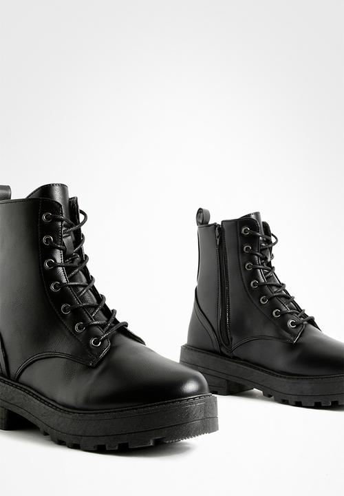 boohoo - Lace up chunky hiker boots - black