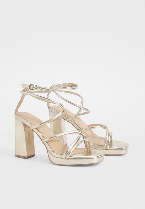 boohoo - Metallic cross strap platform heels - gold