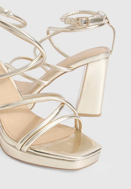 boohoo - Metallic cross strap platform heels - gold