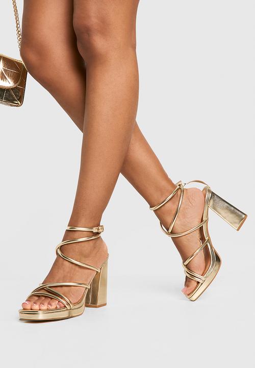 boohoo - Metallic cross strap platform heels - gold
