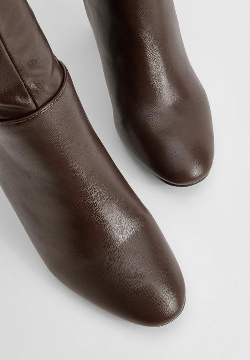 boohoo - Block heel knee high boots - chocolate