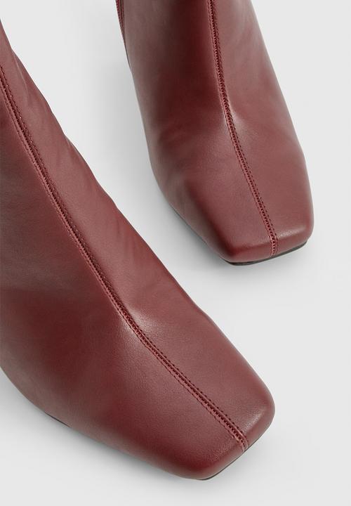boohoo - Wide fit square toe heeled boots - cherry