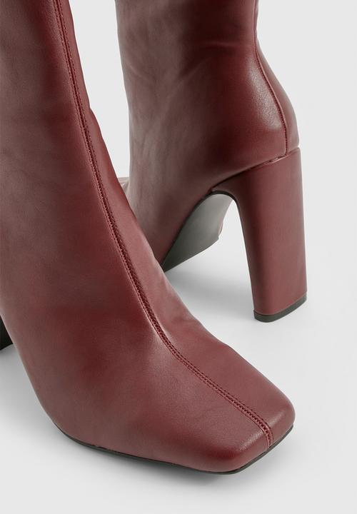 boohoo - Wide fit square toe heeled boots - cherry