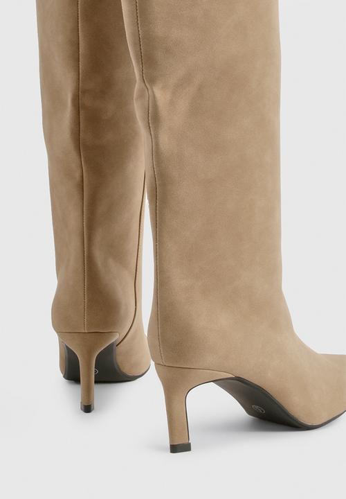 boohoo - Column nubuck low heel knee high boots - taupe