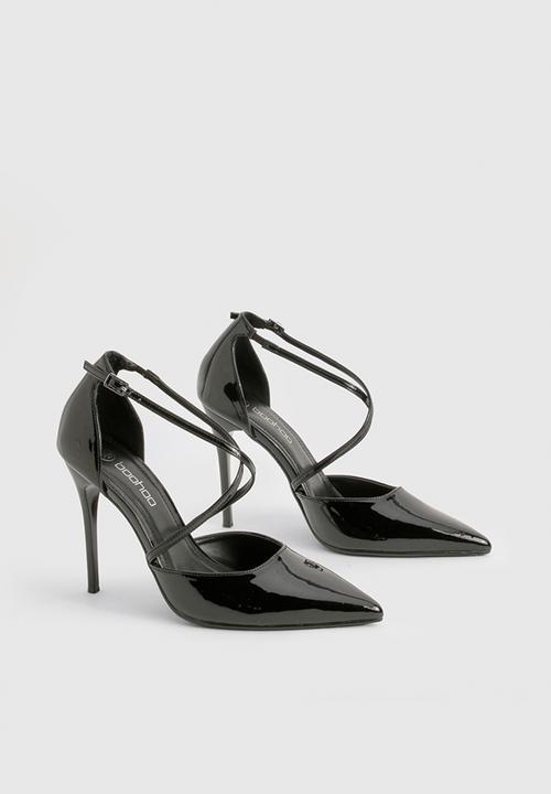 boohoo - Patent Crossover Strap Court Shoes