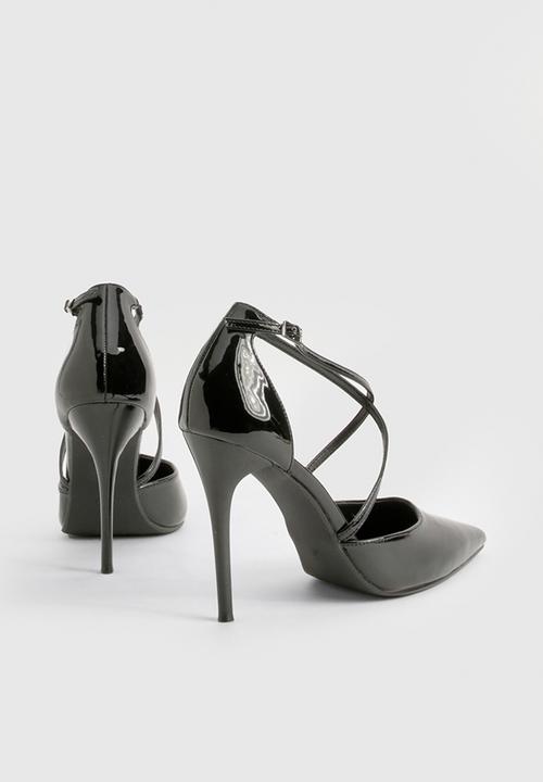 boohoo - Patent Crossover Strap Court Shoes