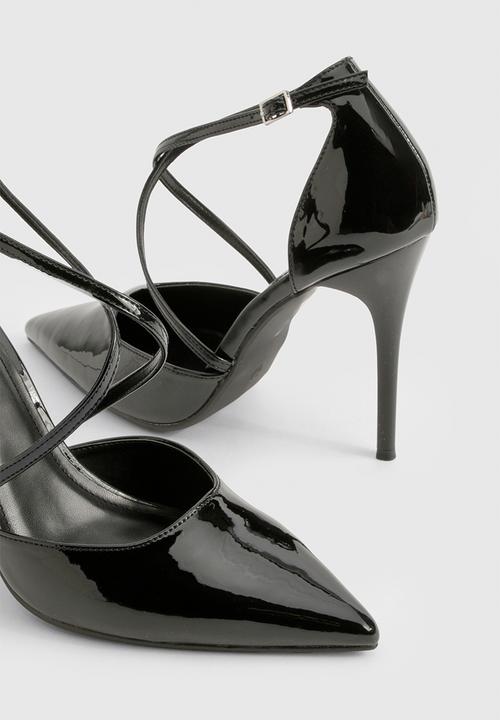 boohoo - Patent Crossover Strap Court Shoes
