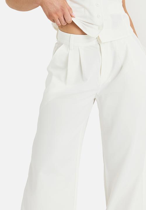 boohoo - Tailored pleated front wide leg trousers - ivory