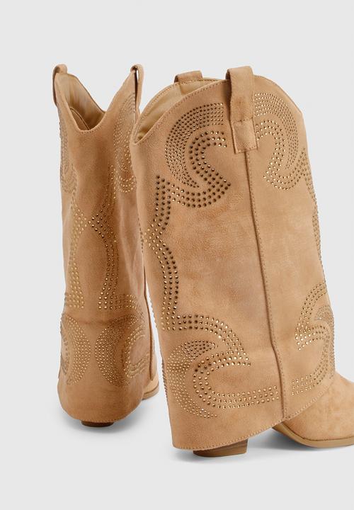 boohoo - Faux Suede Studded Foldover Western Boots
