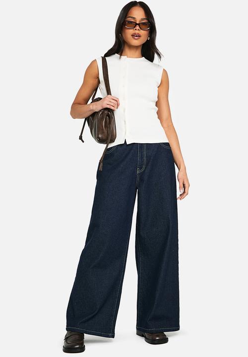 boohoo - Heavy rib button through sleevless top - ecru
