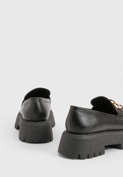 boohoo - Wide fit chunky overlay strap hardware loafers - black