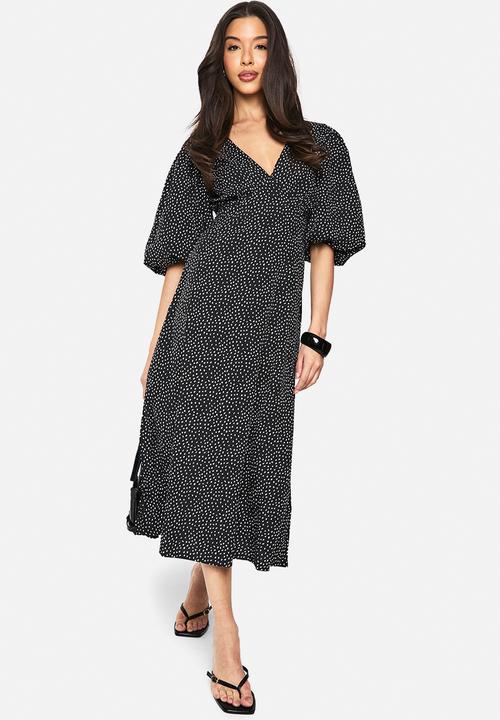 boohoo - Polka dot puff sleeve tie back midi dress - black