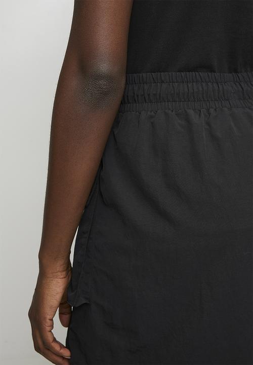 PUMA - Wardrobe Ess Woven Cargo Short Skirt Pum - Puma Black