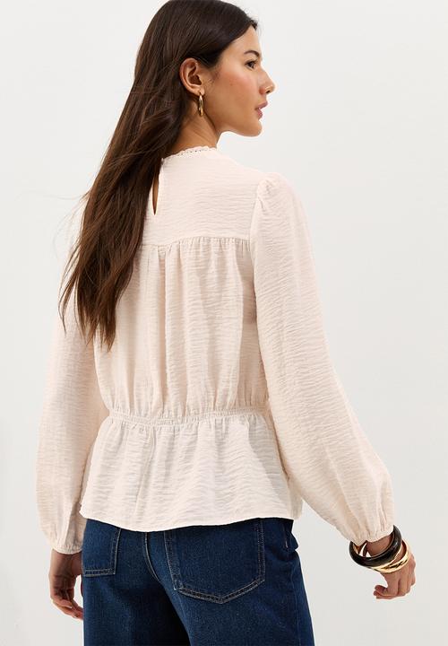 New Look - Vde shelly shirred crew neck blouse  - white