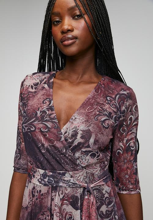 Stella Morgan - Half Sleeve V-Neck Wrap Style Maxi With Hankerchief Hem - Burgundy