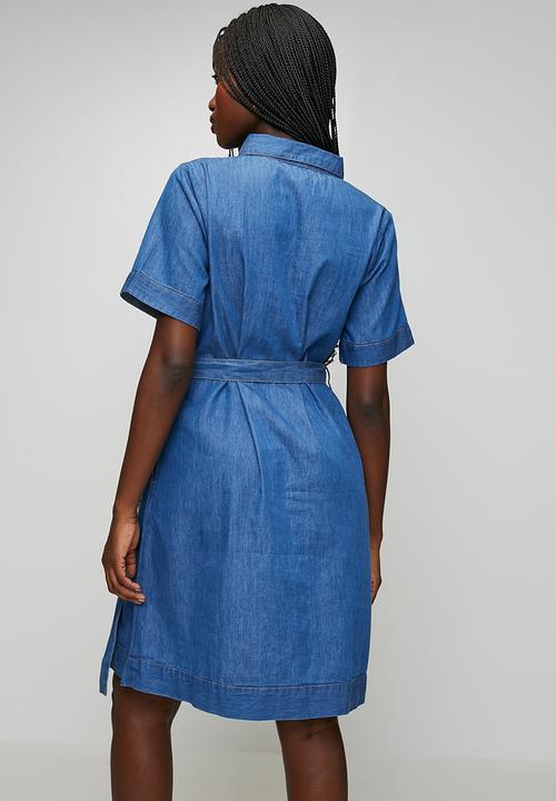 Stella Morgan - 1/2 sleeve midi dress with scoop hem button through denim - mid wash denim