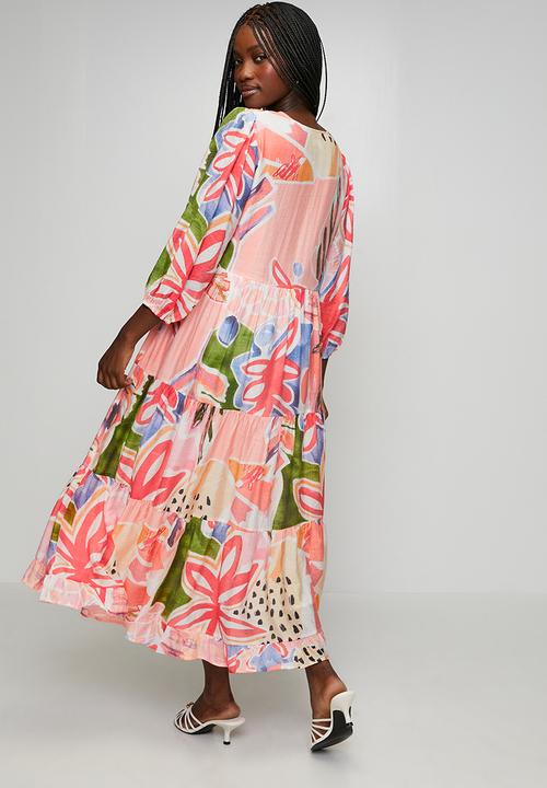 Izabel London - Half Sleeve With Flutter V-Neck Multi Tiered Maxi Dress - Multi