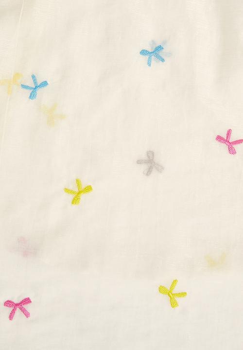 Me&B - Plus Bellow Sleeve Shirt in Embroidered Bows - White
