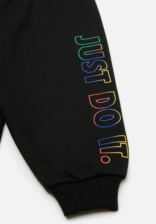 Nike - Nike all-over print reveal tee and pants set - black