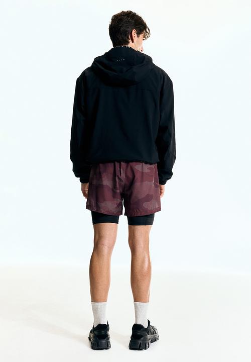 H&M - Double-layered sports shorts with drymove™ - light burgundy/patterned 