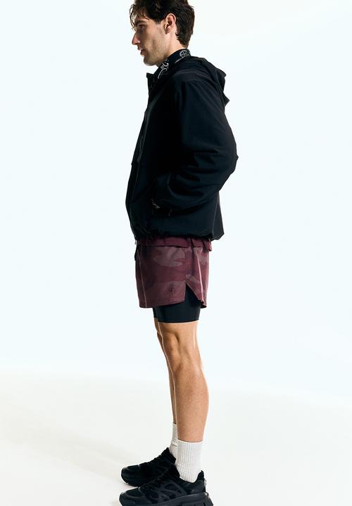 H&M - Double-layered sports shorts with drymove™ - light burgundy/patterned 