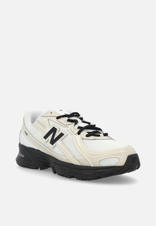 New Balance  - U740 v1
