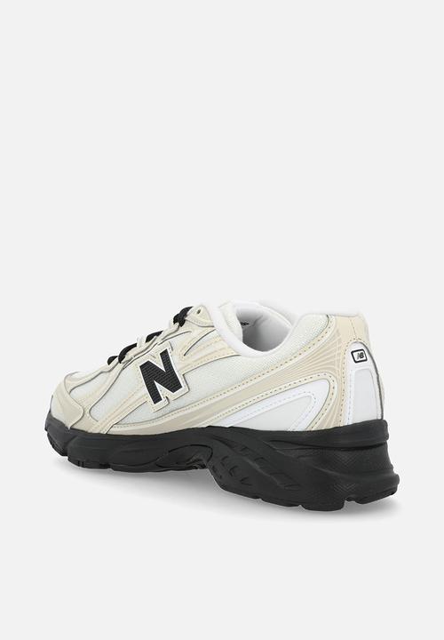 New Balance  - U740 v1