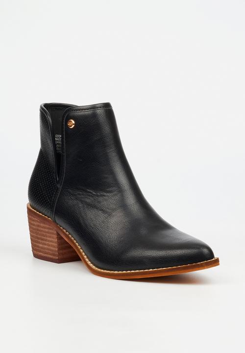 Miss Black - Cooper 2 v-cut cuban ankle boot - black