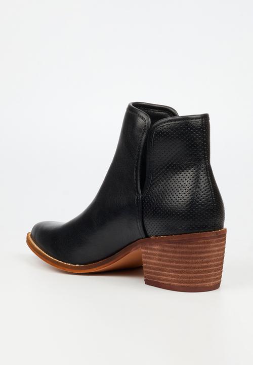 Miss Black - Cooper 2 v-cut cuban ankle boot - black