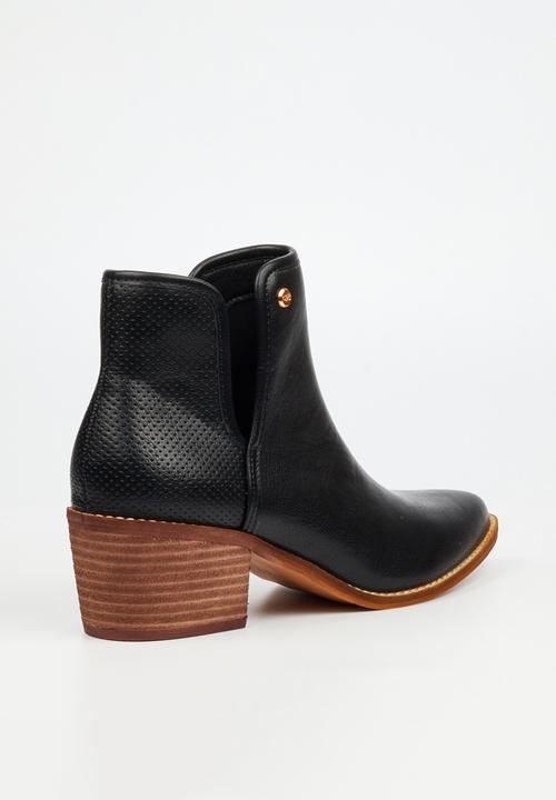 Miss Black - Cooper 2 v-cut cuban ankle boot - black