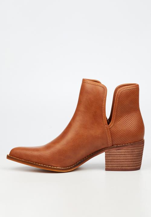 Miss Black - Cooper 2 v-cut cuban ankle boot - tan