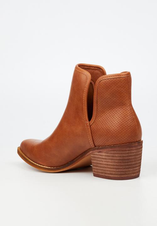 Miss Black - Cooper 2 v-cut cuban ankle boot - tan